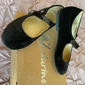 Naturino Ovindoli Mary Jane ballerina in black velvet.  Girls size 33 EU 2 US.